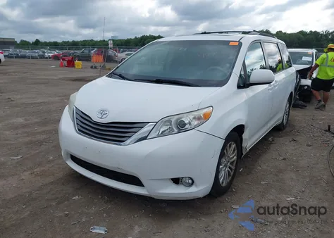 2012 Toyota Sienna Xle V6 8 Passenger z USA, uszkodzony, nr VIN 5TDYK3DCXCS193911